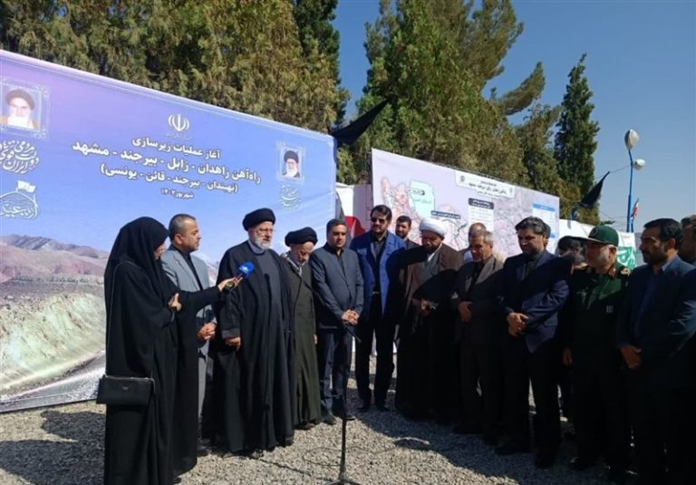 آغاز عملیات خط راهآهن مشهد ـ بیرجند ـ زاهدان/ رئیسی: شمال به جنوب کشور با این خط آهن به هم متصل میشود + تصاویر