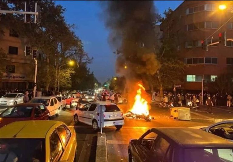 آیا جوانان بلوچ امشب خیابانهای زاهدان را قرق کردند؟/ روایت خبرنگار برگزیده های ایران را بخوانید