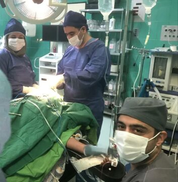 اولین عمل جراحی مغز در بیمارستان ۲۲بهمن خواف