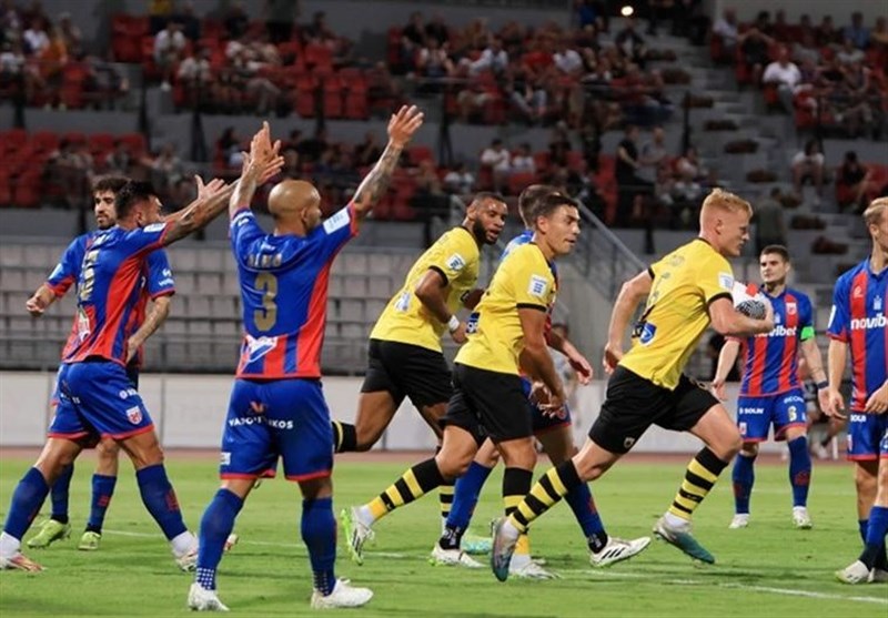 برتری آاِک ۱۰ نفره در خانه حریف/ حضور ۷۷ دقیقهای حاجصفی