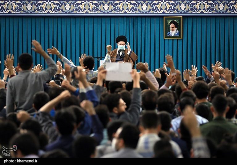 به مناسبت اربعین حسینی؛ دانشجویان در حضور رهبر انقلاب عزاداری میکنند
