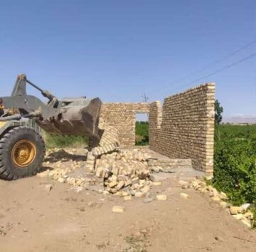 تخریب ۵بنای غیرمجاز در اراضی کشاورزی بوئین‌زهرا