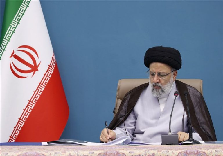تسلیت رئیسجمهور در پی درگذشت مادر شهیدان حلوائی