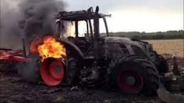 تعدادی ماشین‌آلات کشاورزی در بشاگرد به آتش کشیده شد
