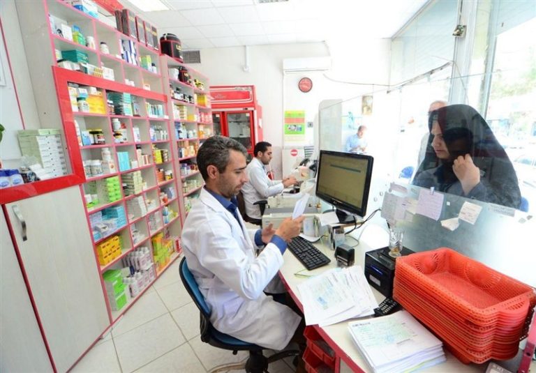 توزیع واکسن آنفلوآنزا در داروخانههای هلال احمر