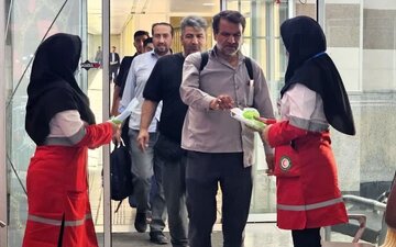 توزیع ۱۰۰ هزار ماسک بهداشتی N95 برای زائرین ورودی به ایران در مرز تمرچین