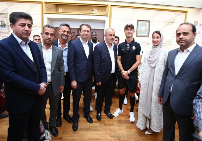 توهین درویش بعد از عکس یادگاری دخترش با رونالدو/ پرسپولیس قبل از بازی باخته بود!