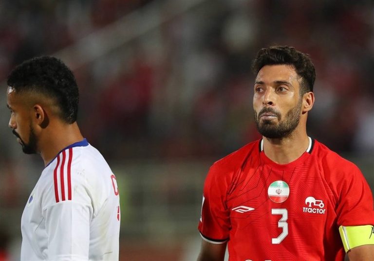 خلیلزاده: درخواست بازیکن پرسپولیس برای گرفتن پیراهن رونالدو وجهه خوبی نداشت/ زمین ورزشگاه آزادی جای بازی کردن نیست!