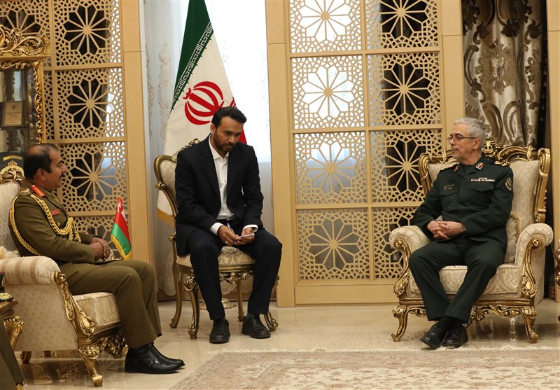 دعوت سرلشکر باقری از عمان برای شرکت در رزمایش کمربند امنیت دریایی