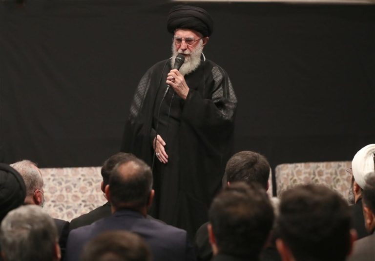 رهبر انقلاب خطاب به دانشجویان: فتح قله ها با مقاومت امکان پذیر است