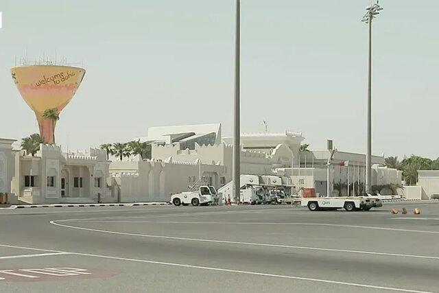 رویترز: زندانیان آمریکایی برای انتقال به دوحه سوار هواپیمای قطری شدند
