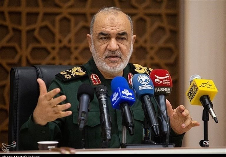 سرلشکر سلامی: تحمیل جنگ برای احیای حقارتهای پیش از انقلاب به ملت ایران بود