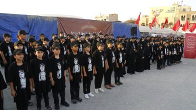 سرودخوانی نوجوانان ایرانی در مسیر پیاده‌روی اربعین/ اجرای ۱۵۰ نفره در کربلا + فیلم و عکس