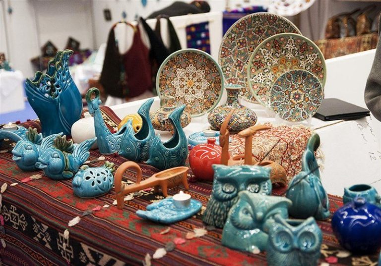 صادرات نوشتافزار کشور ۸ میلیون دلار کاهش یافته است/ صادرکنندگان آمار کالاهای صادراتی را اعلام نمیکنند