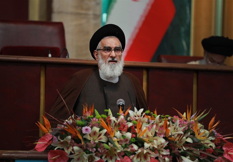 عضو مجلس خبرگان: بازنگری در ساختارهای اداری برای حل مشکلات ضروری است