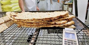 فرماندار تهران اعلام کرد:مصوبه‌ای برای افزایش قیمت نان نداریم/ تهرانی‌ها تخلفات را گزارش دهند