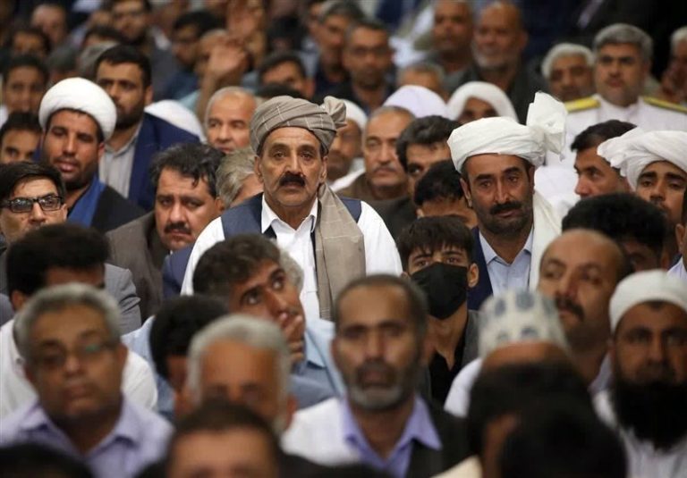 قوم بلوچ در یک کلام؛ وفادار به نظام و رهبری/ تعبیر زیبای امام خامنهای درباره قوم نجیب بلوچ + فیلم