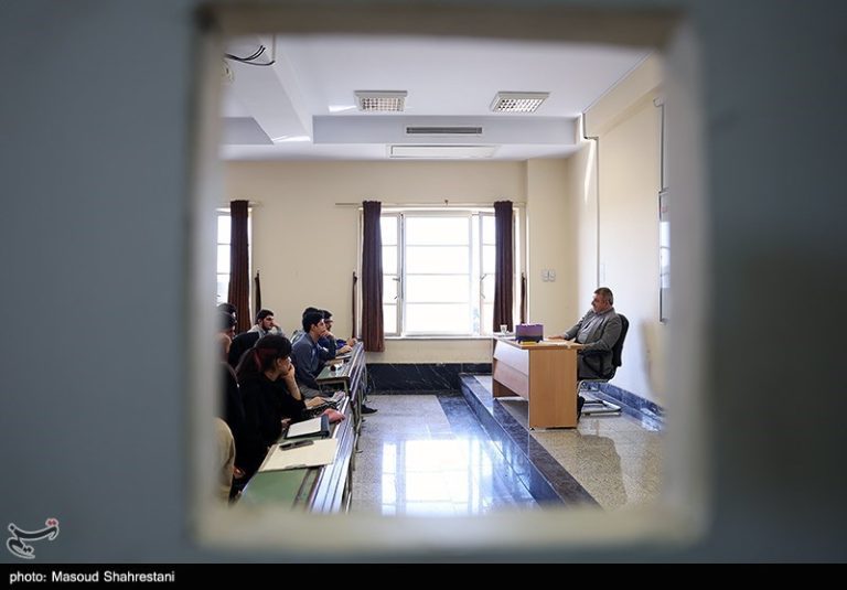ماجرای جلسه پایاننامۀ محکوم امنیتی در دانشگاه تهران با لباس تروریستهای پژاک چه بود؟