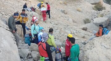 نجات ۶ دره نورد در ارتفاعات سبزکوه  چهارمحال و بختیاری  پس از ۴۰ ساعت تلاش تیمهای امدادی