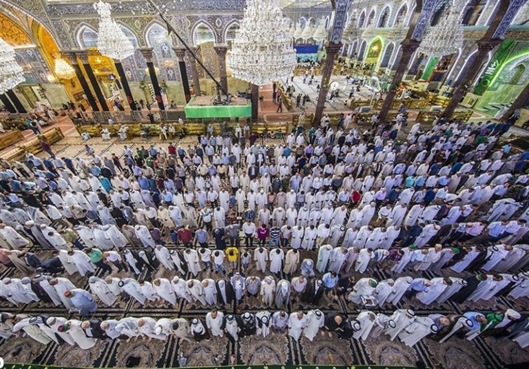 نماز حاجت در حرم امام حسین (ع)