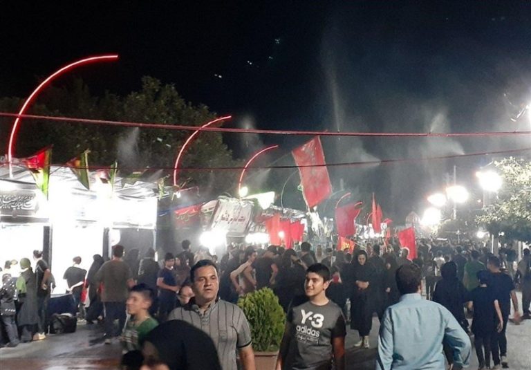 نیروهای داوطلب و خدمات شهری در شیفتهای ۶ ساعت در کربلا خدمترسانی میکنند