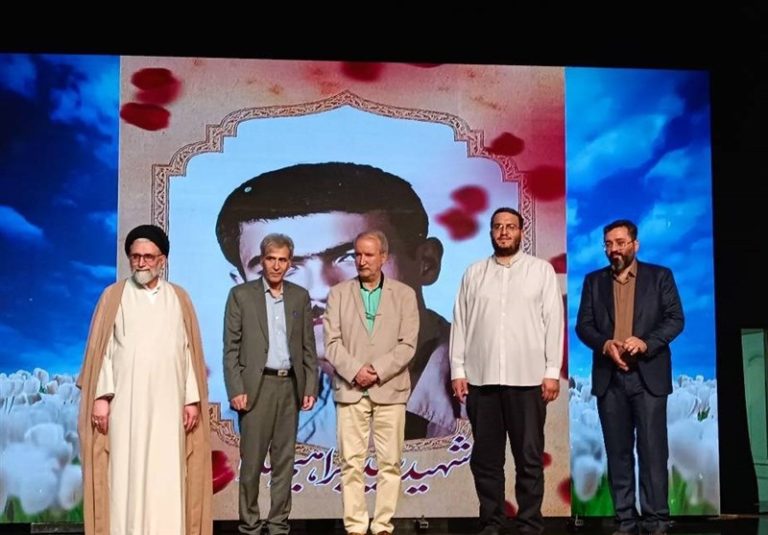 وزیر اطلاعات: پروندههاییکه نشانگر پیروزی ماست را در اختیار نویسندگان و هنرمندان قرار میدهیم