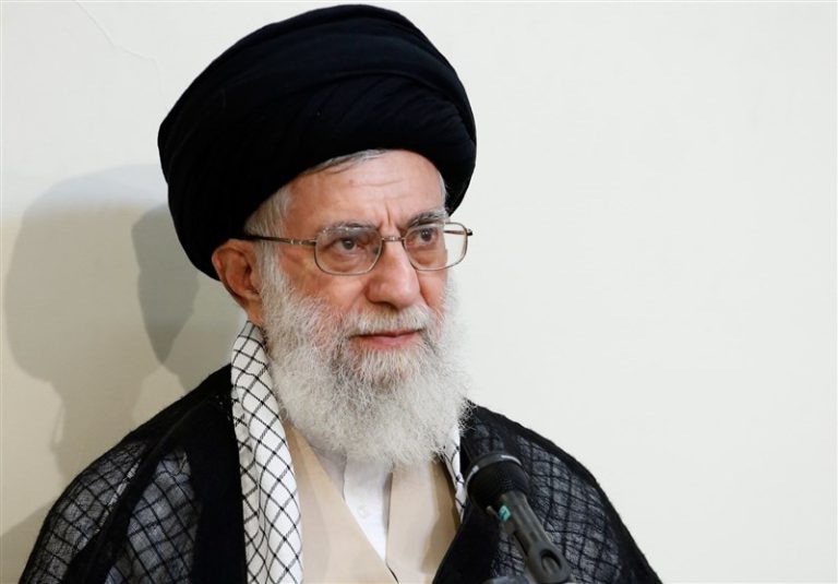 پیام تسلیت رهبر انقلاب درپی درگذشت مادر مجید مجیدی