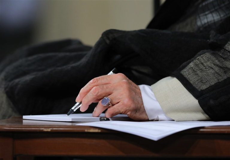 پیام تسلیت رهبر انقلاب درپی درگذشت همسر حجتالاسلام عبادی