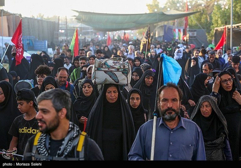گزارش خبرنگار برگزیده های ایران از مسیر پیادهروی نجف به کربلا/ روایتی از حال خوش زائران در مشایه + فیلم