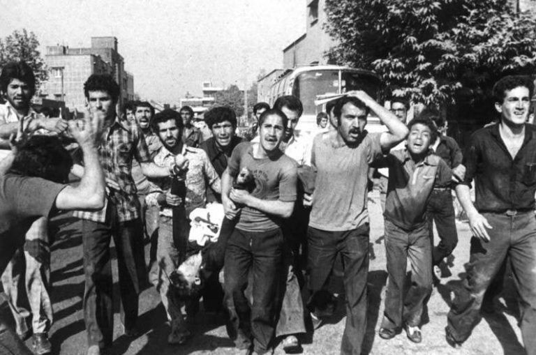۳ مستند مهم تاریخی درباره واقعه ۱۷ شهریور/ روایتی همهجانبه از اتفاقات “جمعه سیاه” در مستند “هشت صبح … میدان ژاله”