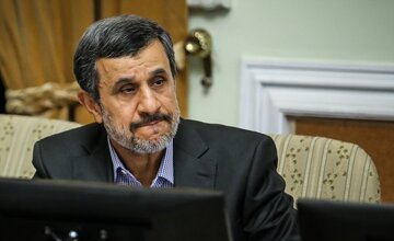 احمدی نژاد در هواپیما به خواب رفت +عکس