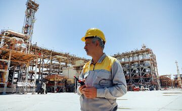 ادامه مذاکرات نفتی ایران با روسیه ؛ جزئیات به زودی اعلام می شود | تولید ۳.۵ میلیون بشکه‌ای نفت ایران تا پایان سال