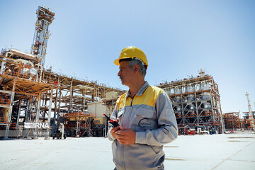 ادامه مذاکرات نفتی ایران با روسیه ؛ جزئیات به زودی اعلام می شود | تولید ۳.۵ میلیون بشکهای نفت ایران تا پایان سال