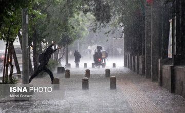 بارش باران و پیش‌بینی تغییرات دمای هوای تهران طی روزهای آینده