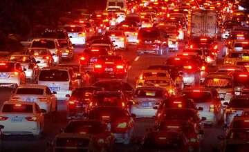 بررسی رفتار ترافیکی شهروندان؛ در چه ساعاتی می‌توان مقرون‌به‌صرفه و کم‌ترافیک‌ سفر کرد