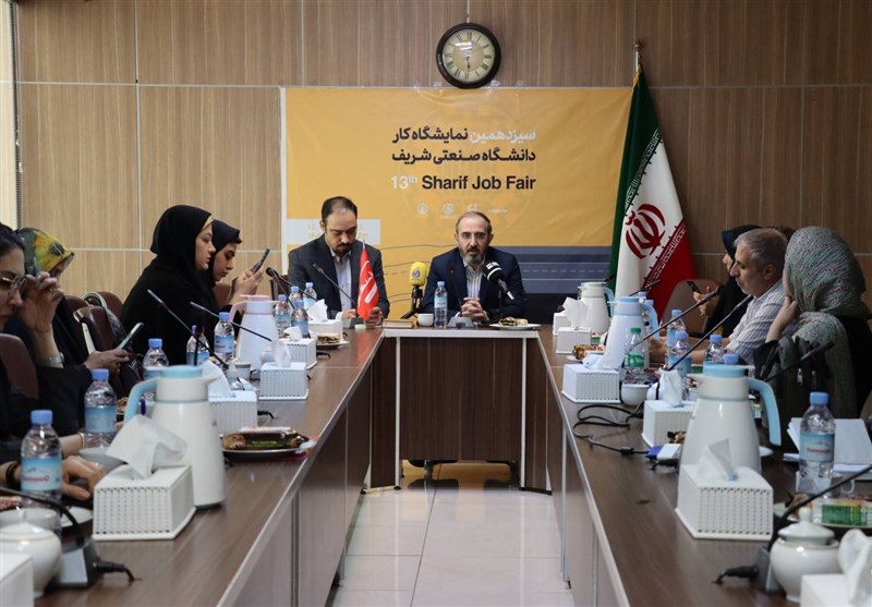 برگزاری نمایشگاه کار در دانشگاه صنعتی شریف/ پیش بینی ایجاد ۸۰۰ فرصت شغلی برای دانشجویان و دانش آموختگان