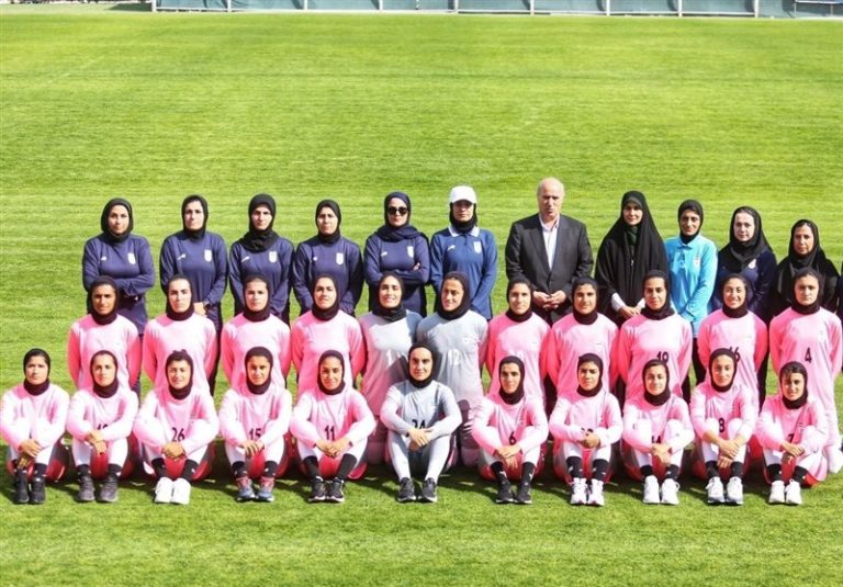 تاج خطاب به سرمربی تیم ملی بانوان: فوتبالیها مشتاقانه بازیهای شما را پیگیری میکنند