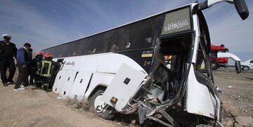 تصادف یک دستگاه اتوبوس با تریلی با ۲۶ مصدوم