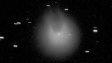 تغییر شکل عجیب یک ستاره دنباله‌دار حین حرکت به سمت خورشید/ عکس