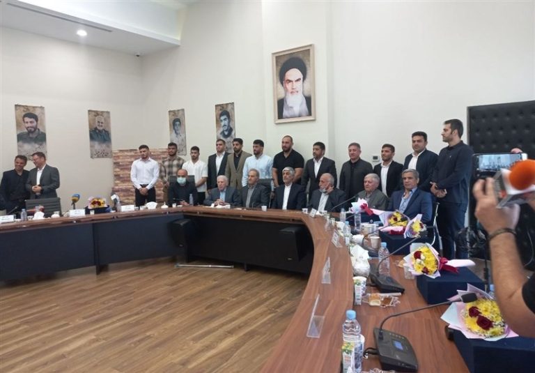 تقدیر از ملی پوشان کشتی با حضور وزیر ورزش/ داماد با تأخیر آمد!