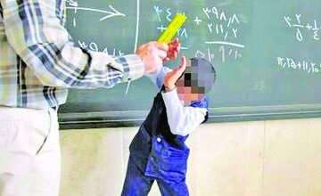 تنبیه بدنی یک دانش‌آموز در مدرسه/ ابلاغ معلم لغو شد/ عکس