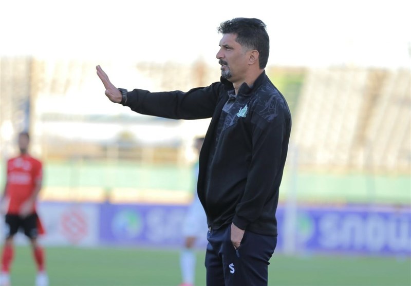 حسینی: وقتی با ۴ گل میبازیم دیگر جایی برای حرف زدن نیست/ مقابل تراکتور قوی و جذاب بازی کردیم!