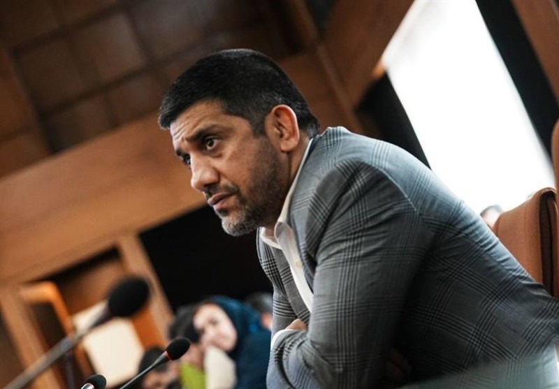 دبیر: یکی در جلسه با موبایلش بازی میکند و یکی هم نماز مستحبی میخواند/ پوست رؤسای فدراسیونهایی را که نتیجه نگرفتند بکنید!