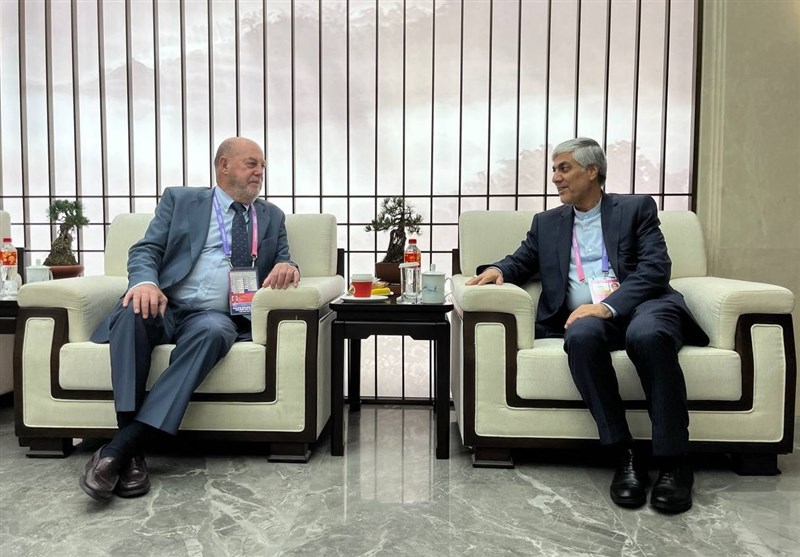 دیدار وزیر ورزش و رئیس فدراسیون جهانی کاراته| هاشمی: کاراته محبوب و مورد حمایت ماست/ اسپینوز: ایران یکی از قدرتهای جهان است