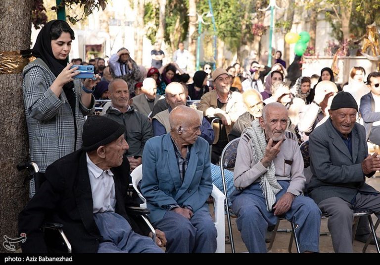 سالمندی جمعیت ابرچالش کشور است/نیمی از منابع بیمه کشور صرف سالمندان میشود