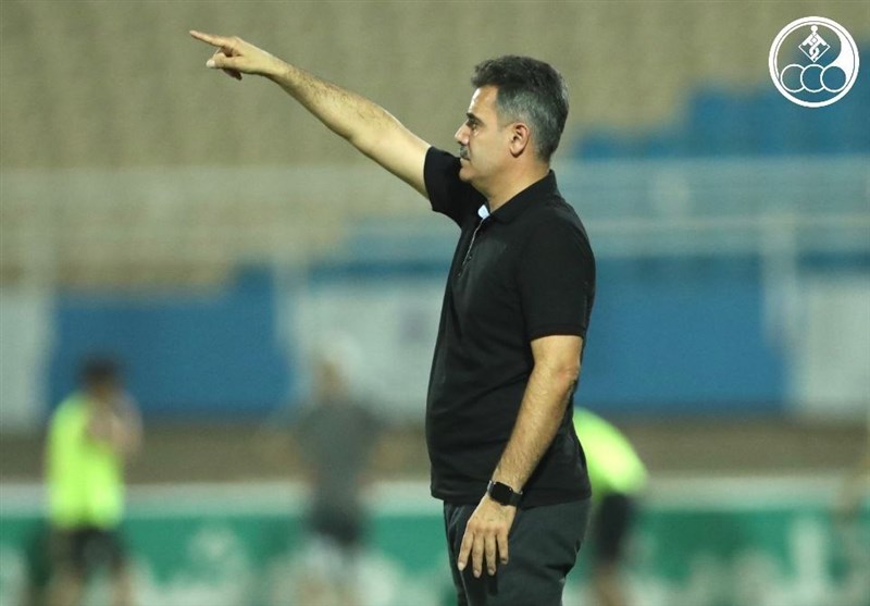 سرپرست باشگاه استقلال خوزستان: استعفای پورموسوی احساسی بود، از او حمایت میکنیم