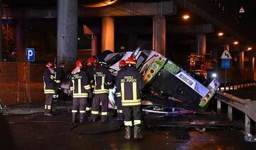 سقوط مرگبار اتوبوس از روی پل/ عکس