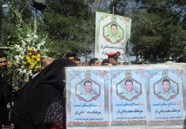 سنگ تمام لرستانیها در تشییع فرمانده/ پیکر شهید پناهیفر در زادگاهش آرام گرفت + تصاویر