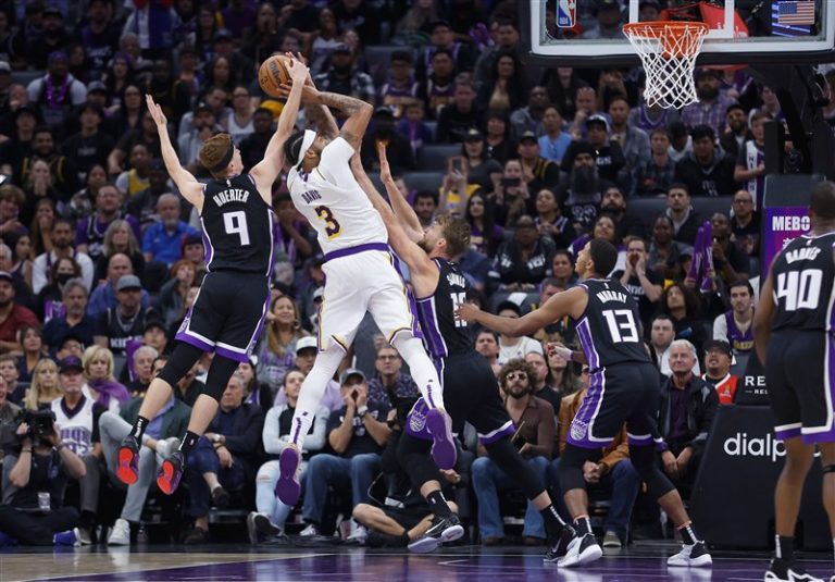 شکست لیکرز در بیستمین ساگرد نخستین بازی جیمز در NBA/ گلدن استیت از سد هیوستون گذشت