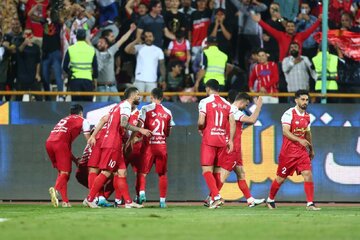 صدرنشینی پرسپولیس با مهار جنجالی بیرانوند